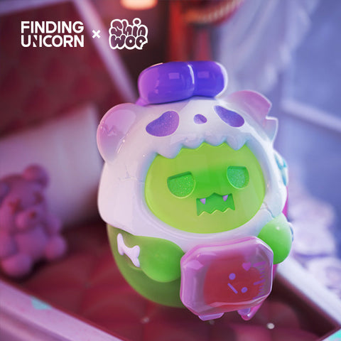 Finding Unicorn Shinwoo Vampire Candy Shop Figure 3. Ghost bear holding a heart case.