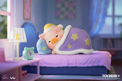 In this dreamy nighttime scene from the “Lulu the Piggy: Stay With You” blind box series, a piggy figurine peacefully sleeps in a cozy bedroom. Snuggled under a purple blanket with yellow stars and wearing a matching sleep cap, the pig rests on a blue star-patterned pillow. A bedside table holds a glowing lamp and a mint-green alarm clock, while soft moonlight filters through the window, casting a serene glow over the calm and comforting room.