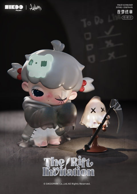 Night Dream Final Chapter, the hidden chaser of Lulumi’s The Rift Invitation Series, portrays a gray-haired figure with glowing green skull hairpin, wrapped in a dark shroud. Her stitched black-and-white cloak hints at finality and loss, while a tiny ghostly lamp holding a scythe floats beside her. The grim scene is intensified by a dark background and glowing details.