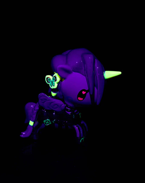 The Jinx Unicorno is displayed under blacklight, causing neon blues, purples, and hot pinks in the braids, markings, and outfit decorations to glow intensely. Chrome areas reflect ultraviolet tones while Jinx’s iconic patterns and chaotic motifs brighten vividly against the darkened setting.