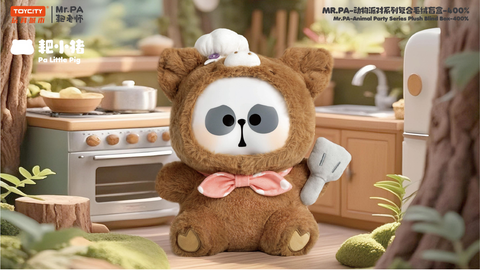 Mr. PA Animal Party 400% Plush Blind Box – Pa Little Pig, a brown plush character with a chef hat, pink bow, and spatula, standing in a warm kitchen scene with cooking details.